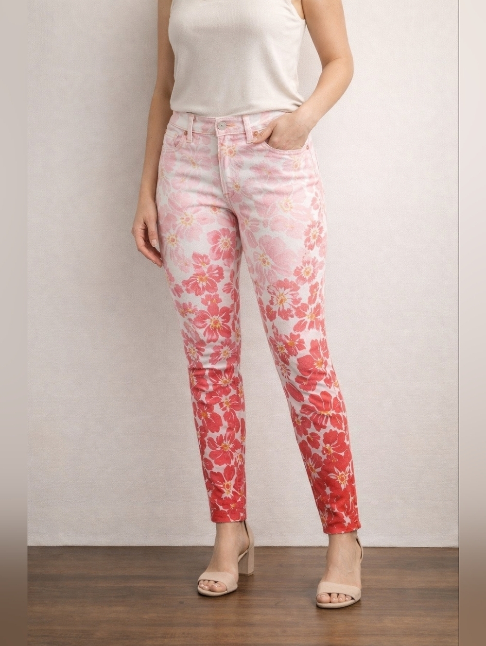 Holister Women's Pants Skinny Cropped Floral Art To Wear Size 25 White Pink